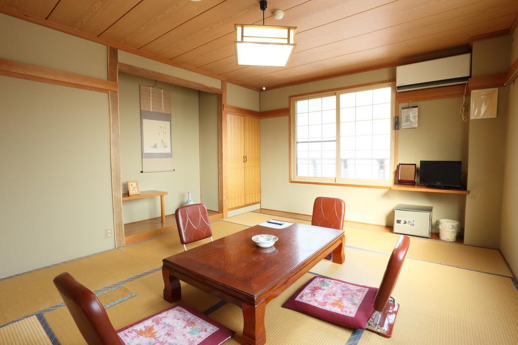 Resort Inn Chiharu Нодзаваонсен Номер фото